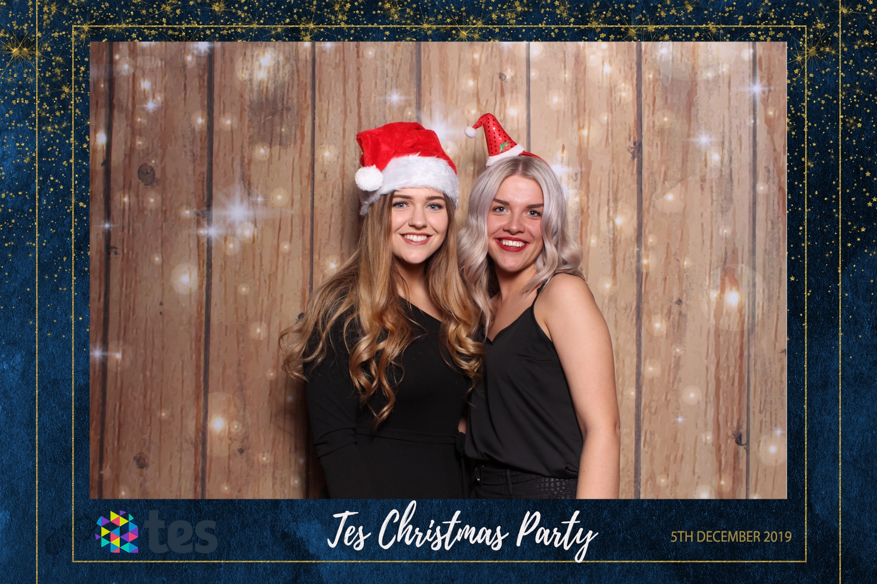 Tes Christmas party  | View more photos from the event at gallery.magicimages.uk/u/MagicImages/Tes-Christmas-party